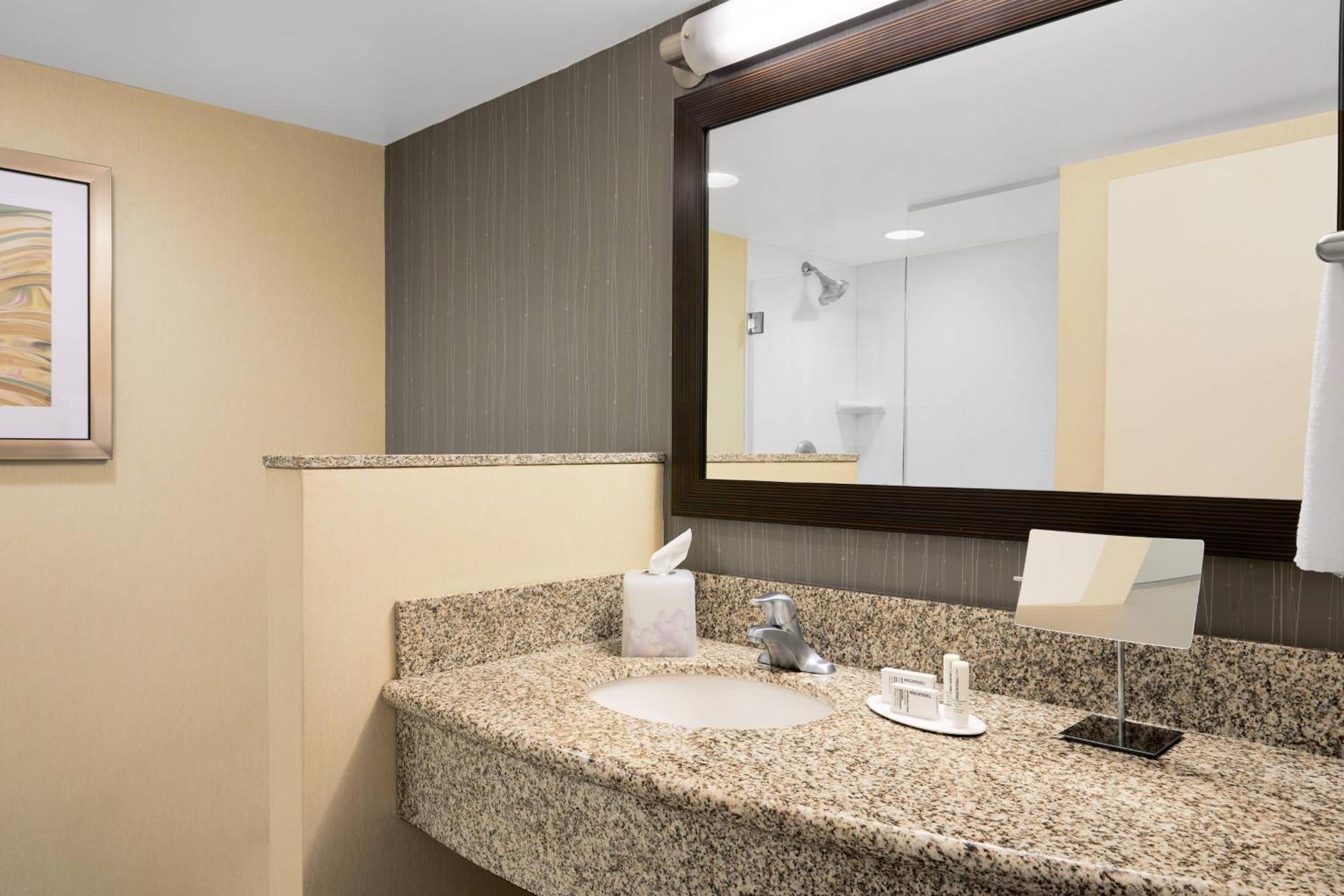 Courtyard By Marriott Newark Downtown Hotell Exteriör bild